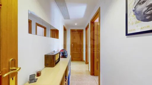 Apartamento T2 com parqueamento no Carregado