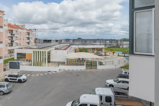 Apartamento T3 excelente localização no Porto Alto