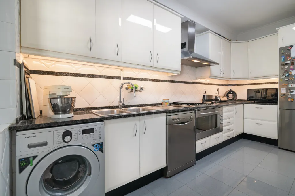 Moradia T4+1 no Bairro Alto da Ajuda