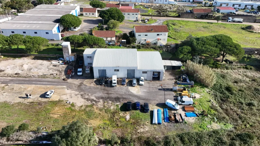 Warehouse on 9342m2 plot in Terrugem