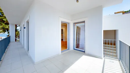 T2 com Terraço e Vista Rio na Trafaria – Totalmente Mobilado e Pronto a Habitar ou Rentabilizar!