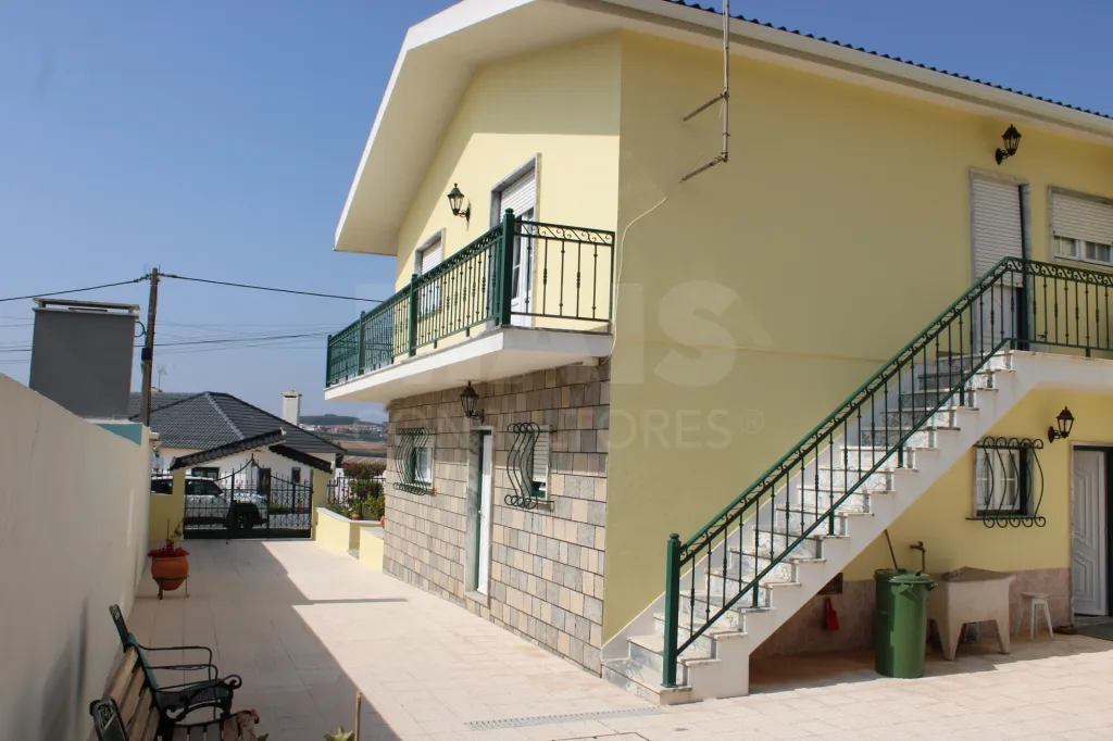 Moradia com 3 Apartamentos Independentes | Ideal AL | Perto da Praia da Areia Branca