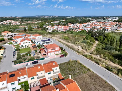 Lote urbano de 440 m² em Caldas da Rainha | Dê espaço ao seu próximo projeto