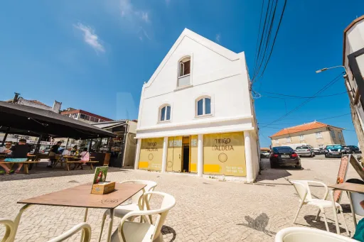 🌊 Prédio Exclusivo de 600 m² na Avenida Mais Prestigiada de Peniche com Vista Mar