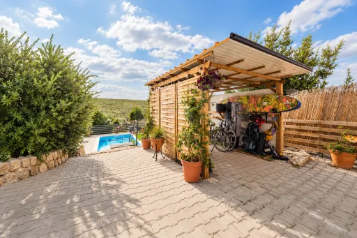 Moradia T2 com anexo T1, piscina e terreno de 1.000 m², em Torres Vedras