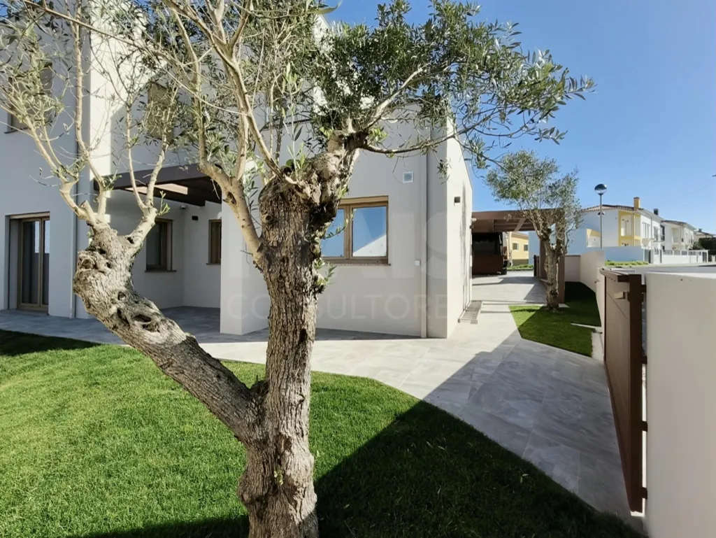 Moradia T3 c/ 2 Suites, 1 Closet, Logradouro e Vista Mar!