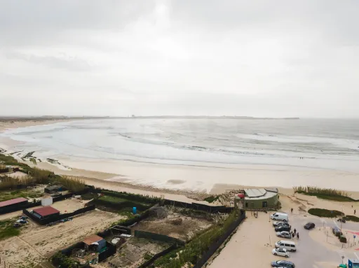 Terreno de 1980 m2 ao lado da praia.