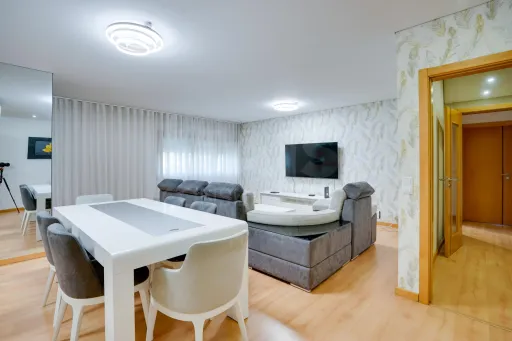 Apartamento T3 Mobiliado | Famões - Urb. Courela dos Fornos
