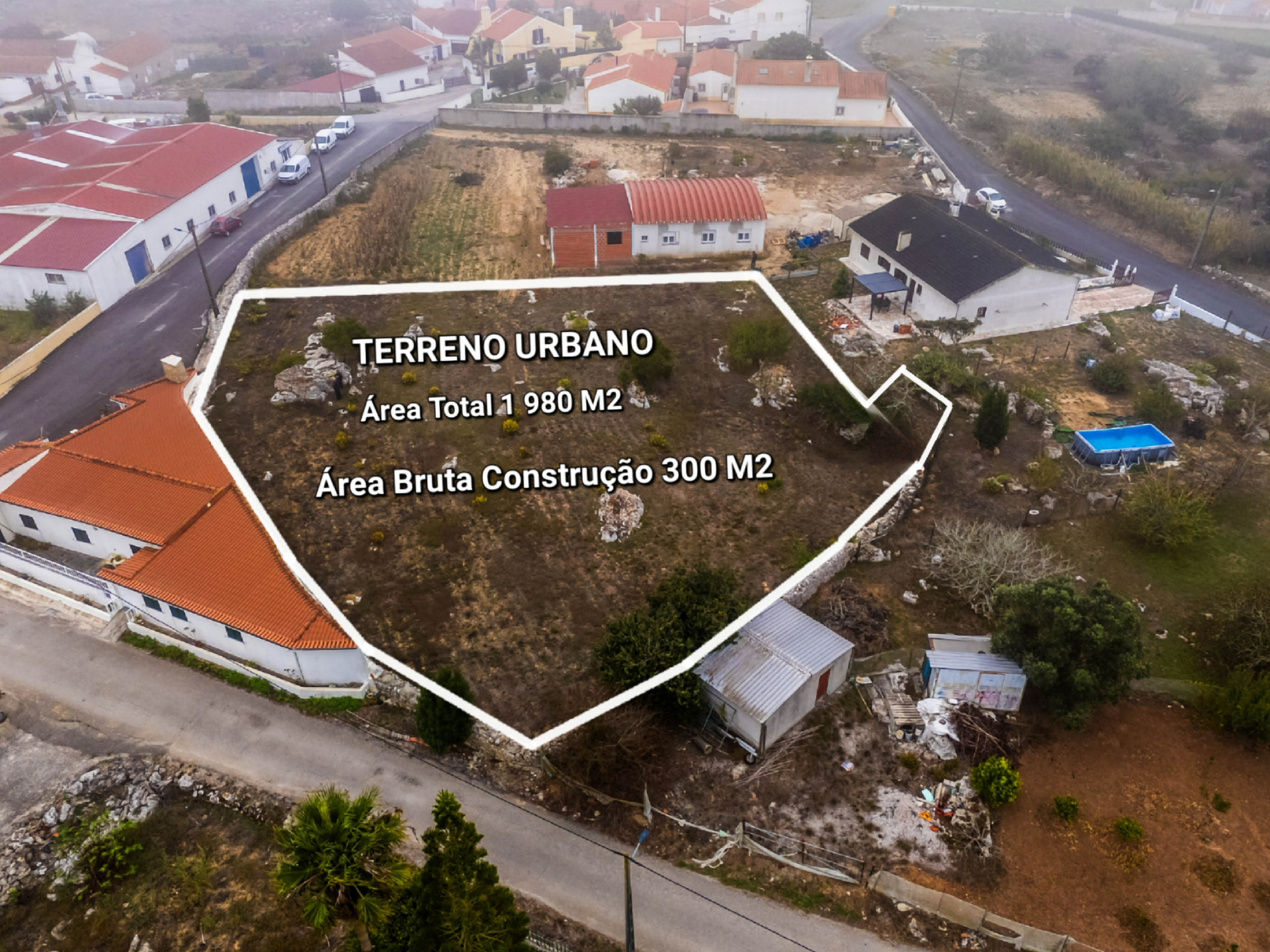 Terreno Urbano com 1980m2, Construção Moradia até 300m2