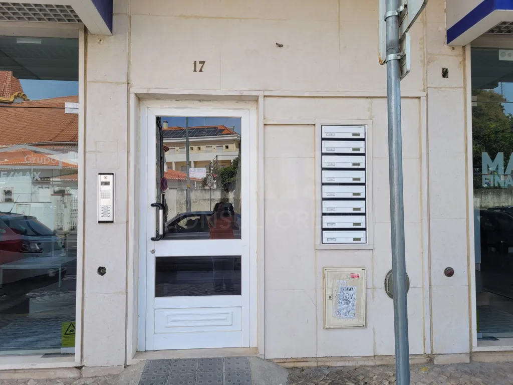 Lugar de Estacionamento coberto e Arrecadação