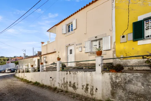 🏡 Encantadora Moradia Centenária T2 com Terraço