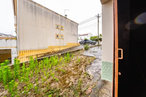 Moradia com 1.040 m² de Terreno no Seixal, Lourinhã