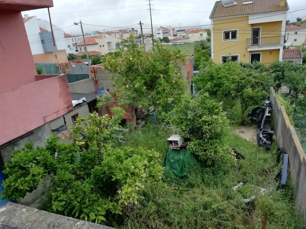 Lote de terreno para construção de moradia no Bairro da Salvação (Santa Iria de Azoia)
