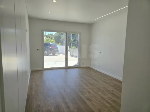 Moradia T4 térrea de luxo com piscina no Nadadouro