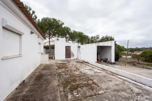 Moradia Térrea T2 para remodelar em Coruche-Vale Mansos