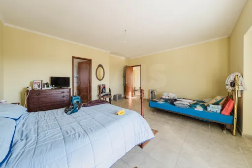 Moradia T3 inserida num terreno com 2516m2