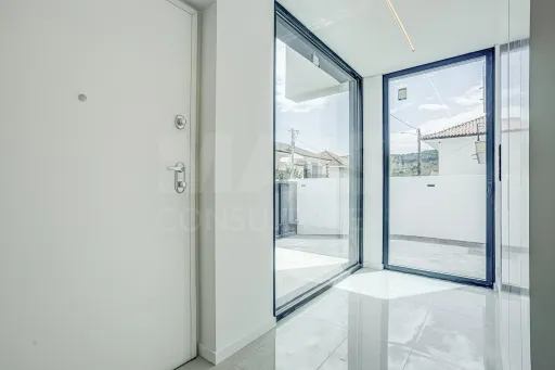 Magnifica moradia V4 Nova na Granja em Vialonga com piscina de água salgada