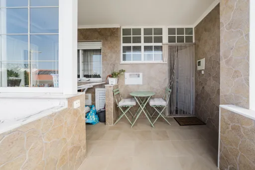 Renovated 2-Bedroom Apartment with Ocean View in Peniche