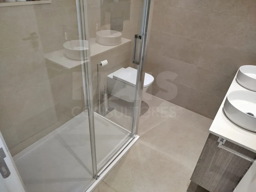 3-Bedroom Top-Floor Apartment with Panoramic Balcony, Garage, and Storage Room | Downtown Lourinhã, 10 Minutes from the Beach