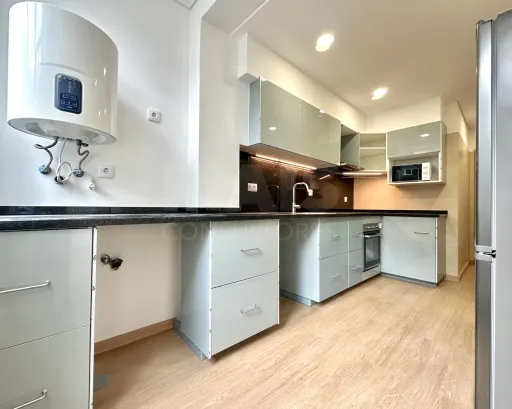 T2 da Damaia Totalmente Renovado Com Cozinha Equipada!