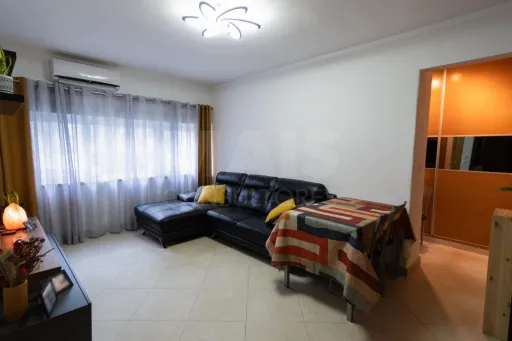 Refurbished T2 in Bairro da Covina with river view