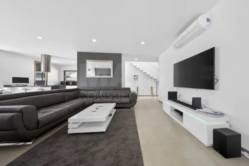 Moradia T4 com Piscina e Rooftop a minutos da Praia | Salir do Porto
