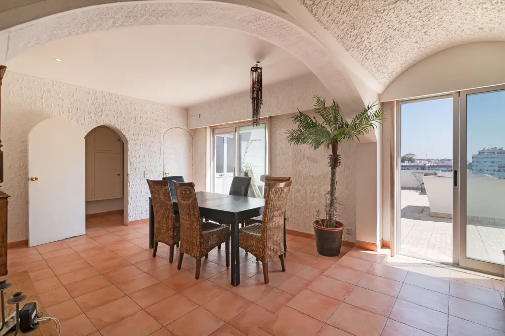 Apartamento T4 Lisboa Amadora Com Terraço