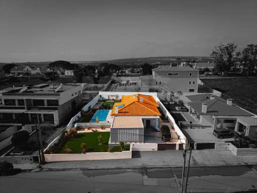 Moradia T3 (Térrea) com Piscina e Jardim - Nadadouro