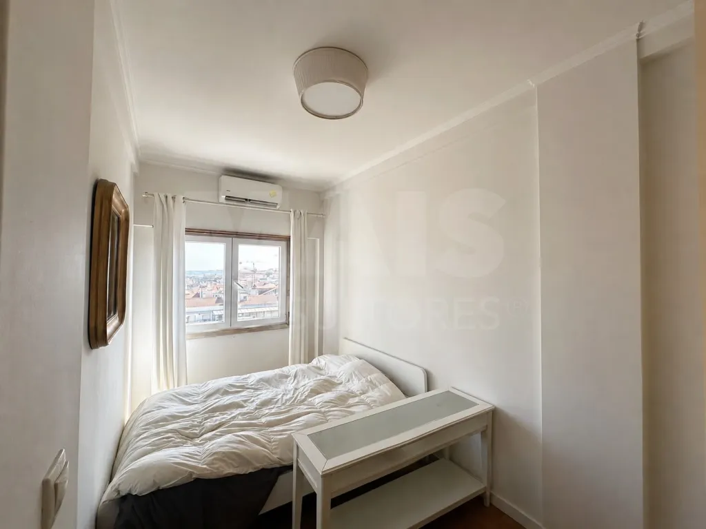 Exclusive Penthouse with Panoramic Views of the River and City in Arroios, Lisbon
