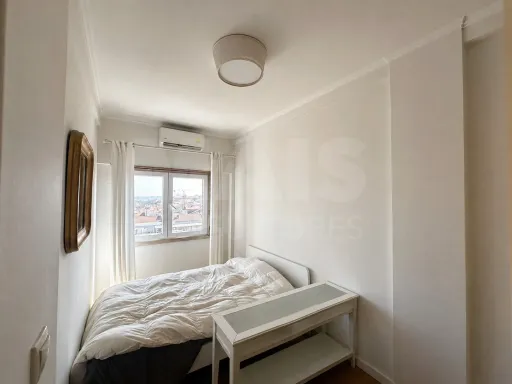 Exclusive Penthouse with Panoramic Views of the River and City in Arroios, Lisbon