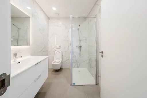 Moradia T3+1 Garagem, Logradouro e Vista Mar