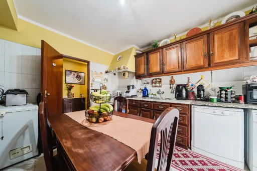 Spacious 3-Bedroom Apartment in Downtown Lourinhã with a Balcony and Terraces