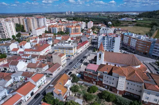 Prédio Centro Carregado / Lisboa