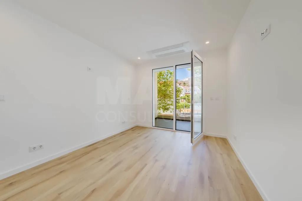 Apartamento T2 na Nazaré c/ 2 lugares de garagem