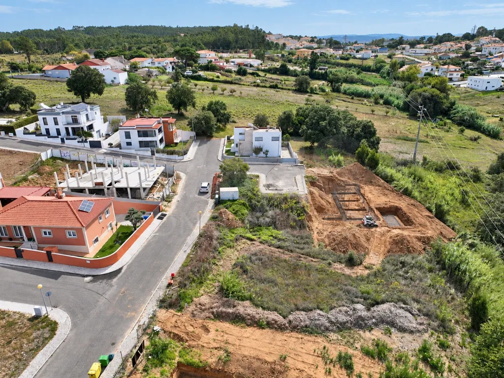 Lote Urbano para Moradia de 586 m2 | Gaeiras, Óbidos