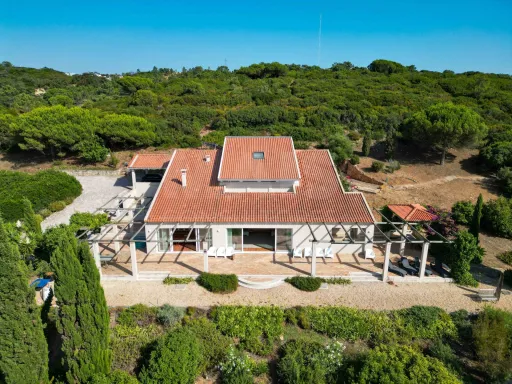 Moradia contemporânea T7 vista mar