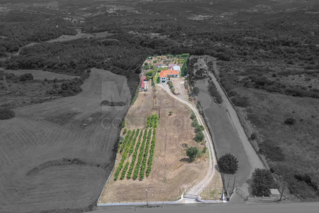 Moradia T4 com Piscina, Excelente Espaço Exterior em Carnota - Alenquer