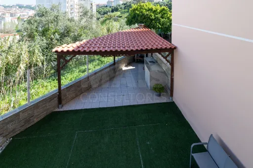 4 Bedroom House with Terrace in Agualva-Cacém