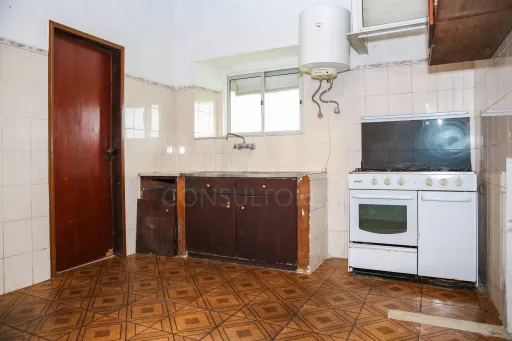 Moradia T2 para Remodelar – Pocariça, Olhalvo