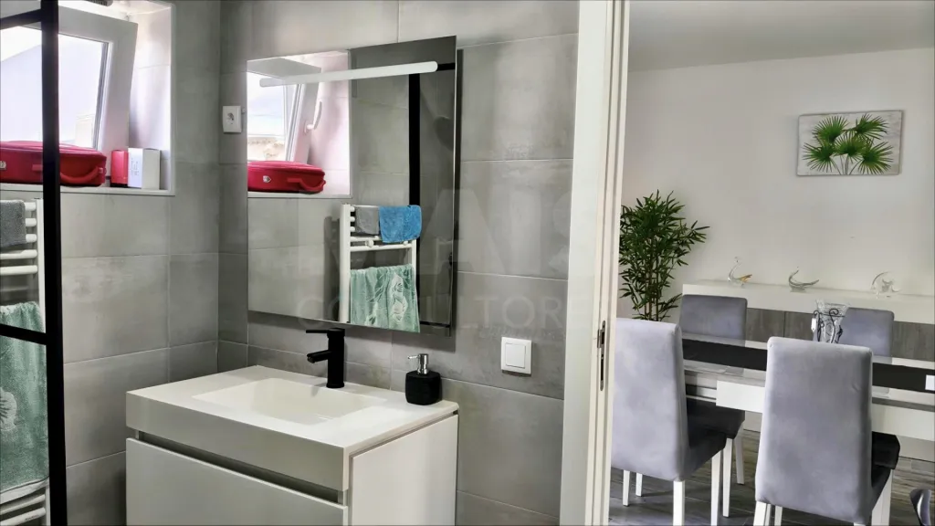 MORADIA T3 Remodelada, Mobilada c/ Suite Master, Terraço, Garagem, Vista Serra, Perto das Praias!