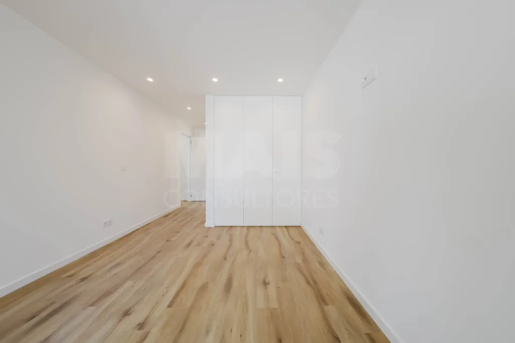 Apartamento T2 na Nazaré c/ 2 lugares de garagem