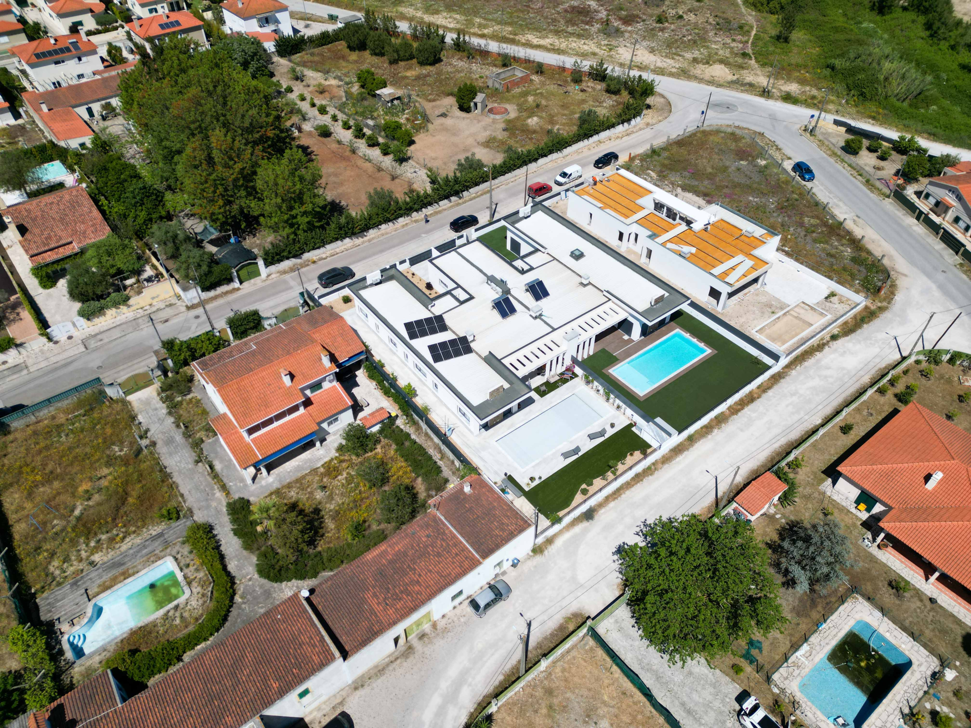 Moradias térreas T4 C\ 4 Suites e Piscina
