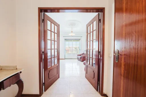 Apartamento T3 com garagem