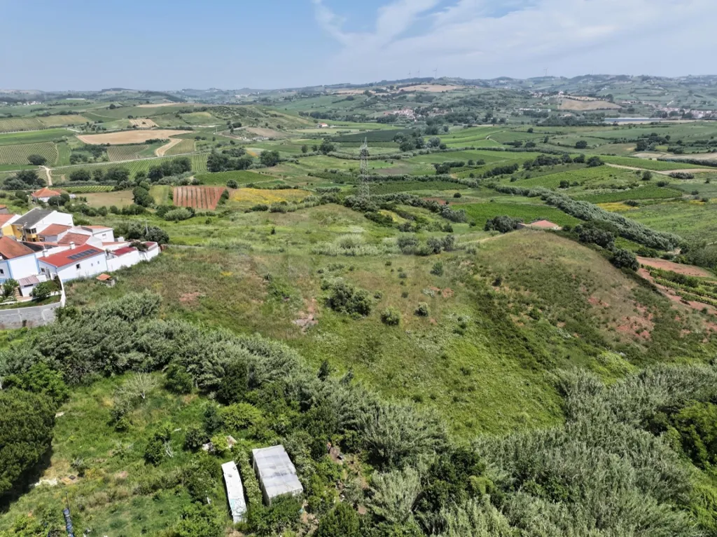 Terreno p/ Construção c/ 2.299m2 & Proj. Aprovado p/ Moradia T3 Térrea!