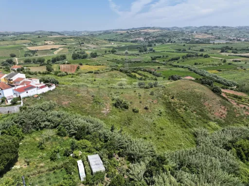 Terreno p/ Construção c/ 2.299m2 & Proj. Aprovado p/ Moradia T3 Térrea!