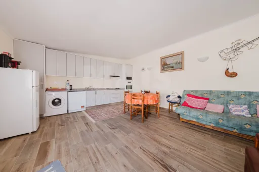 Moradia renovada em Peniche – junto à Marginal Norte