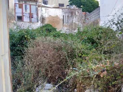 Moradia em Ruína com Excelente Potencial de Reconstrução em Vila Franca de Xira