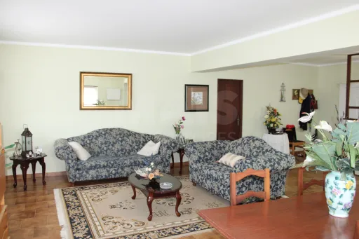Moradia com 3 Apartamentos Independentes | Ideal AL | Perto da Praia da Areia Branca