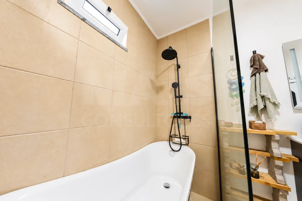Moradia T2 com anexo T1, piscina e terreno de 1.000 m², em Torres Vedras