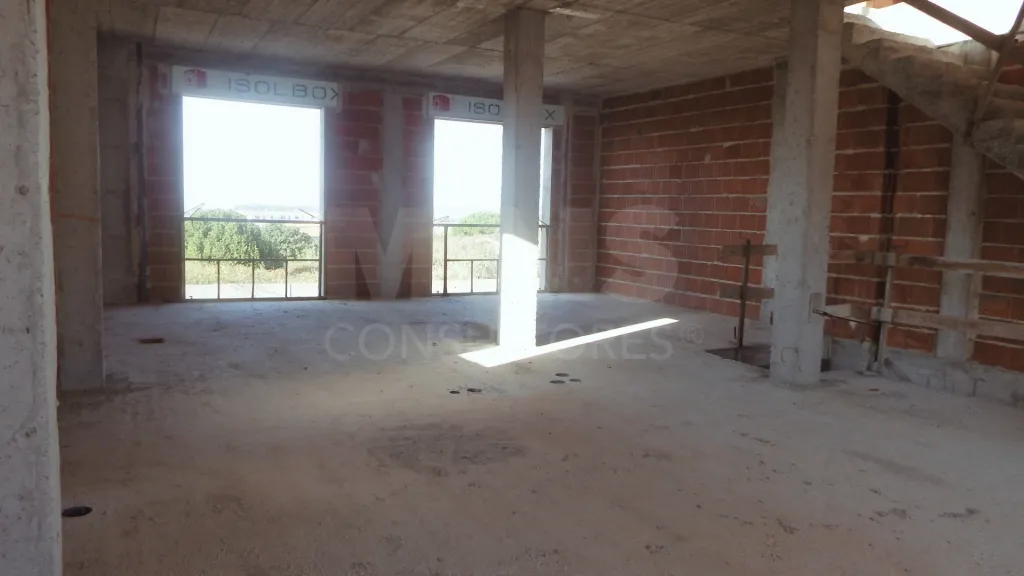 Moradia T3+1 junto praias | Garagem + logradouro privado | Terraço panorâmico sobre o mar